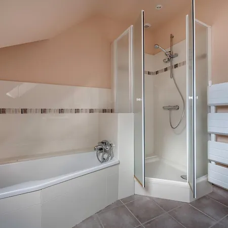 Holiday home Grande Maison Familiale Avec Piscine Et Jardin