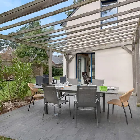 Holiday home Grande Maison Familiale Avec Piscine Et Jardin