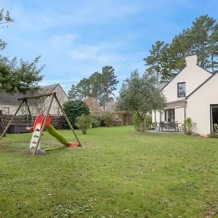 Holiday home Grande Maison Familiale Avec Piscine Et Jardin Mesquer