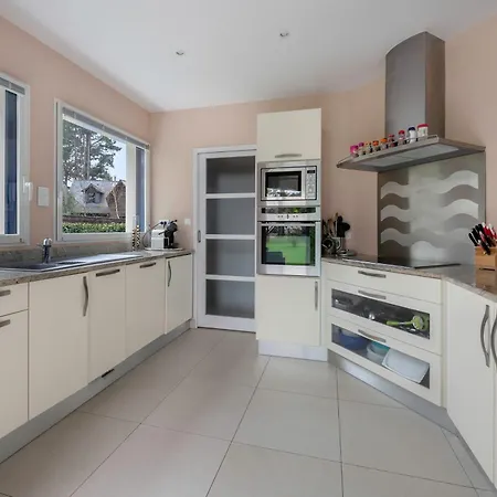 Holiday home Grande Maison Familiale Avec Piscine Et Jardin Mesquer