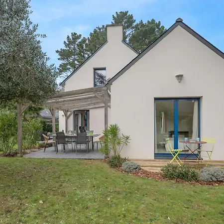 Holiday home Grande Maison Familiale Avec Piscine Et Jardin Mesquer