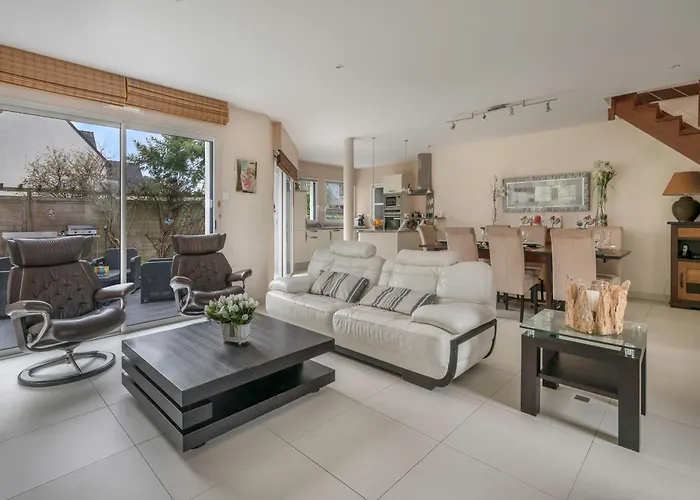 Grande Maison Familiale Avec Piscine Et Jardin * Mesquer